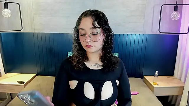 Snapshot of tara_black chatting on September 20, 3:55 am tara black online show from September 20, 3:55 am