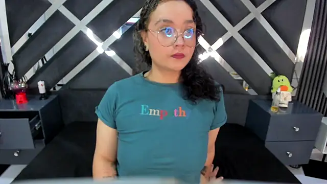 Snapshot of tara_black chatting on September 24, 4:35 pm tara black online show from September 24, 4:35 pm