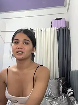 Snapshot of AngelHille chatting on July 14, 8:04 pm AngelHille online show from July 14, 8:04 pm