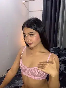 Snapshot of AngelHille chatting on November 4, 4:22 pm AngelHille online show from November 4, 4:22 pm