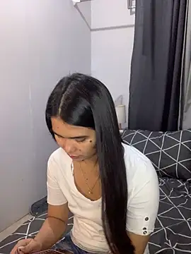 Snapshot of AngelHille chatting on December 5, 5:00 pm AngelHille online show from December 5, 5:00 pm