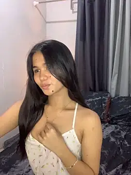 Snapshot of AngelHille chatting on November 11, 8:03 pm AngelHille online show from November 11, 8:03 pm