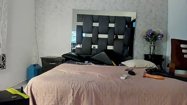 MissDiabla  online show from October 31, 3:08 pm