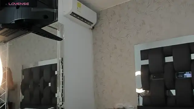 MissDiabla  online show from January 7, 9:53 pm