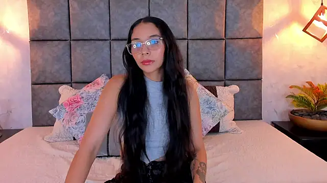 Snapshot of Roseaurora chatting on June 18, 10:53 am Roseaurora online show from June 18, 10:53 am