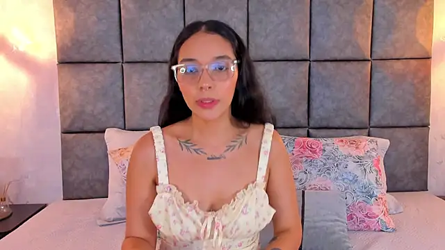 Snapshot of Roseaurora chatting on July 4, 11:27 am Roseaurora online show from July 4, 11:27 am