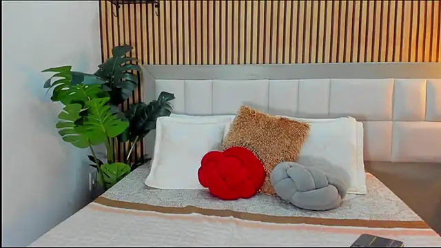 Roseaurora online show from March 2, 1:07 pm