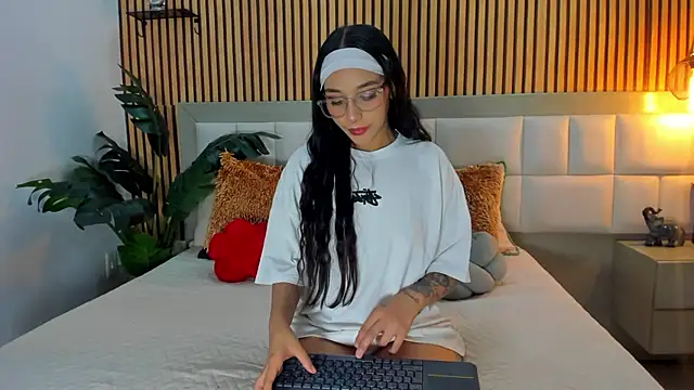 Roseaurora online show from January 13, 1:04 pm