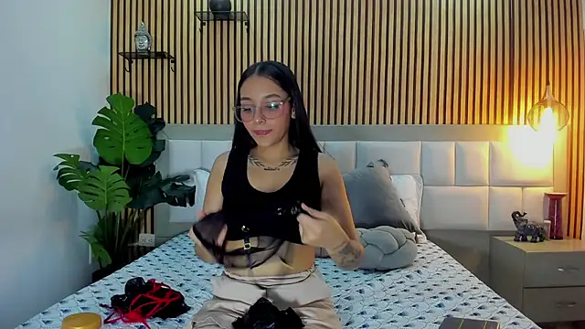 Roseaurora online show from November 23, 2:27 pm