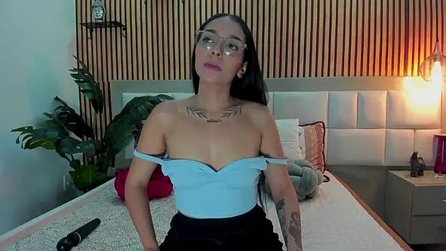 Roseaurora online show from December 18, 1:04 pm