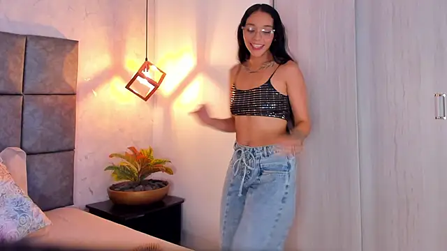 Snapshot of Roseaurora chatting on June 3, 2:55 pm Roseaurora online show from June 3, 2:55 pm
