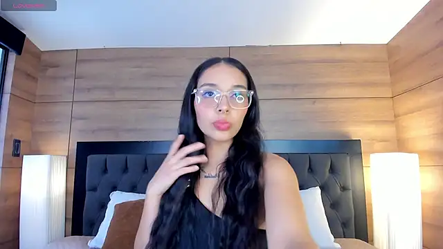 Roseaurora online show from March 18, 1:02 pm