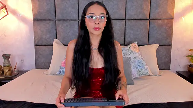 Snapshot of Roseaurora chatting on May 25, 10:36 am Roseaurora online show from May 25, 10:36 am