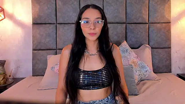 Snapshot of Roseaurora chatting on June 3, 10:38 am Roseaurora online show from June 3, 10:38 am
