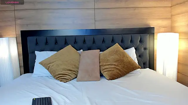 Roseaurora online show from March 7, 12:21 pm