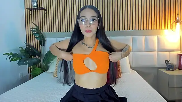 Roseaurora online show from January 14, 1:15 pm