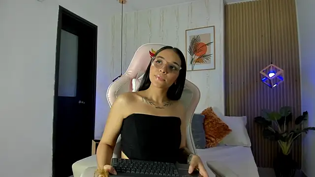 Roseaurora online show from November 29, 7:36 pm