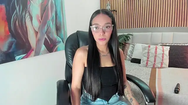 Roseaurora online show from December 17, 1:05 pm