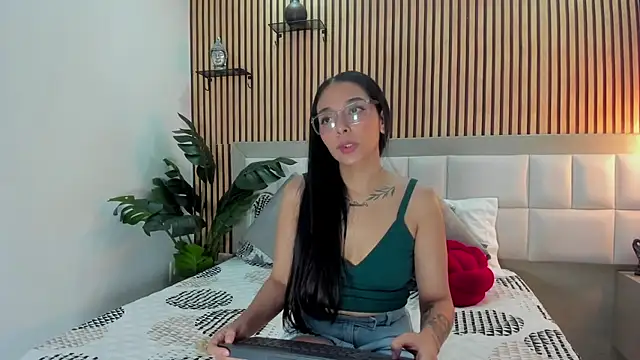 Roseaurora online show from December 3, 12:37 pm