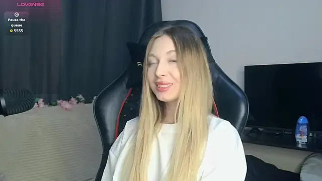 BabbbyFoxxx online show from October 27, 12:55 am