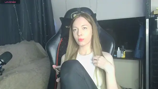 BabbbyFoxxx online show from March 11, 5:45 am