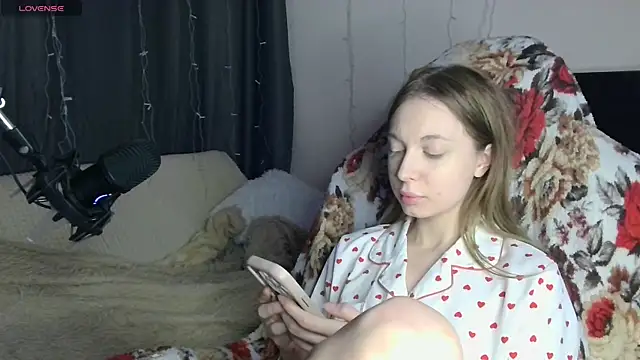 BabbbyFoxxx online show from April 9, 4:58 am