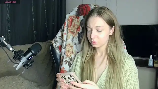 BabbbyFoxxx online show from April 5, 10:27 pm