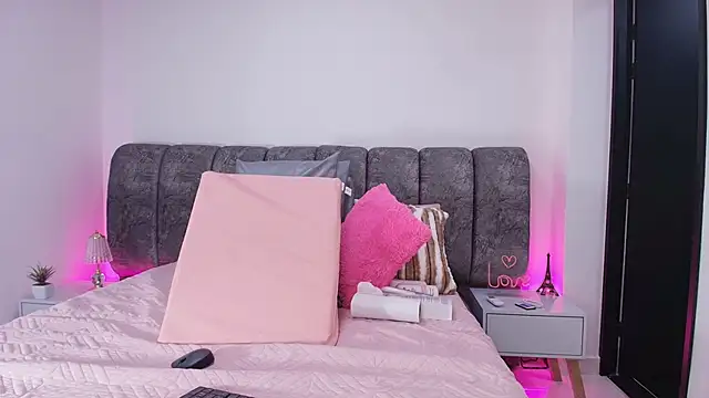 sweegirl69 online show from November 10, 11:59 am