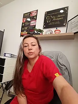 Snapshot of Madisson-04_ chatting on June 18, 5:51 pm Madisson-04 online show from June 18, 5:51 pm