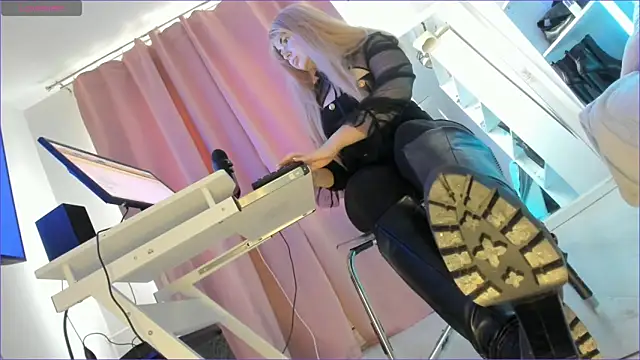 CruelSiren online show from October 10, 6:36 am