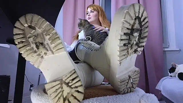 Snapshot of CruelSiren chatting on February 2, 7:57 pm CruelSiren online show from February 2, 7:57 pm