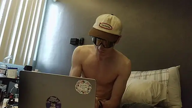 maskedboy1 online show from April 23, 11:50 pm