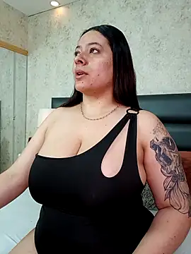 SophieCurves online show from October 16, 2:14 pm