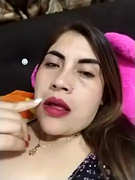 Snapshot of Camila_latina_0 chatting on October 22, 5:07 am Camila latina 0 online show from October 22, 5:07 am