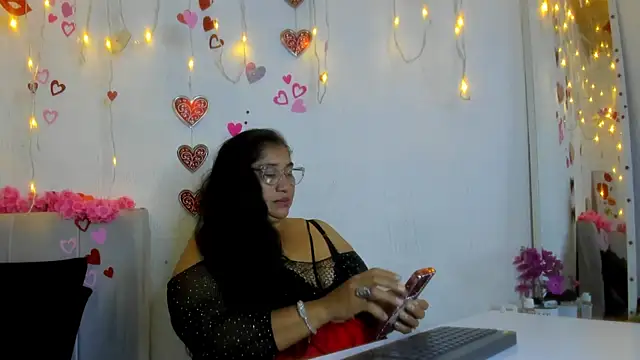 Snapshot of milf_latinn chatting on September 29, 2:23 pm milf latinn online show from September 29, 2:23 pm