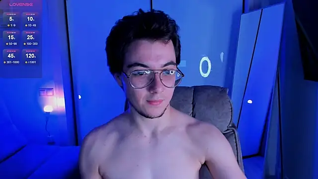 Snapshot of tyler_bergg chatting on September 14, 12:22 am tyler bergg online show from September 14, 12:22 am