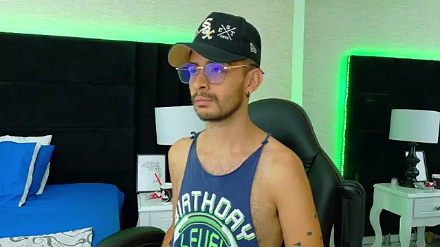 HairyDiamond  online show from September 19, 3:43 am