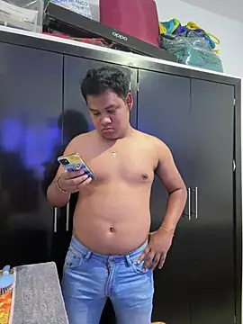 Snapshot of Danimiles chatting on February 19, 5:37 am Danimiles online show from February 19, 5:37 am