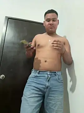 Snapshot of Danimiles chatting on February 23, 5:09 am Danimiles online show from February 23, 5:09 am