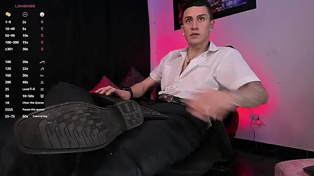 Snapshot of Sebas_maverick chatting on October 27, 10:33 pm Sebas maverick online show from October 27, 10:33 pm