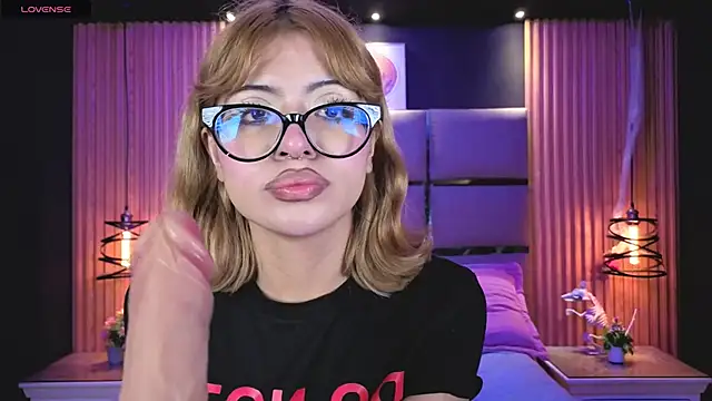 AlanaWalker9 online show from April 15, 11:38 am