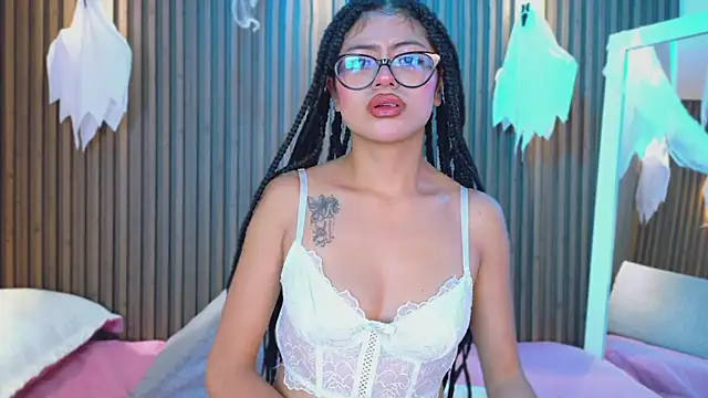 AlanaWalker9 online show from October 29, 11:42 am