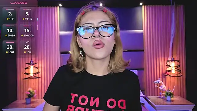 AlanaWalker9 online show from April 13, 11:36 am