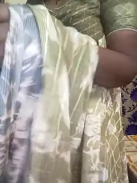 Snapshot of Mee_harini-telugupilla chatting on February 15, 7:51 am Mee harini-telugupilla online show from February 15, 7:51 am