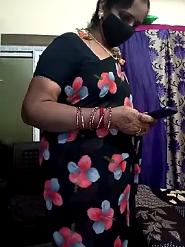 Snapshot of Mee_harini-telugupilla chatting on January 17, 6:28 am Mee harini-telugupilla online show from January 17, 6:28 am