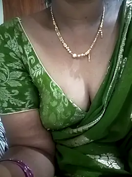 Snapshot of Mee_harini-telugupilla chatting on February 5, 11:11 pm Mee harini-telugupilla online show from February 5, 11:11 pm