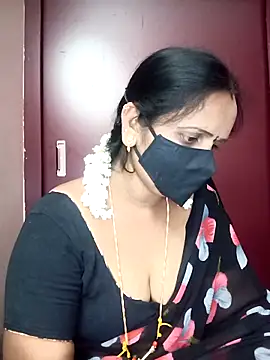 Snapshot of Mee_harini-telugupilla chatting on February 21, 6:43 pm Mee harini-telugupilla online show from February 21, 6:43 pm