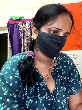 Snapshot of Mee_harini-telugupilla chatting on February 4, 4:24 pm Mee harini-telugupilla online show from February 4, 4:24 pm