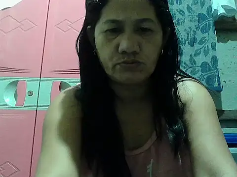 Snapshot of hotmama_063 chatting on October 10, 7:15 pm hotmama 063 online show from October 10, 7:15 pm