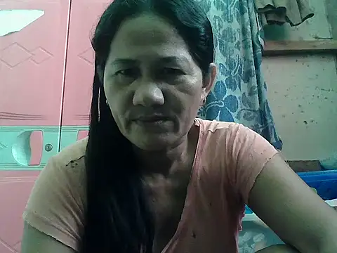 Snapshot of hotmama_063 chatting on October 12, 1:40 am hotmama 063 online show from October 12, 1:40 am